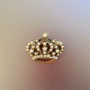 VINTAGE GOLD TONE ROYAL CROWN PIN